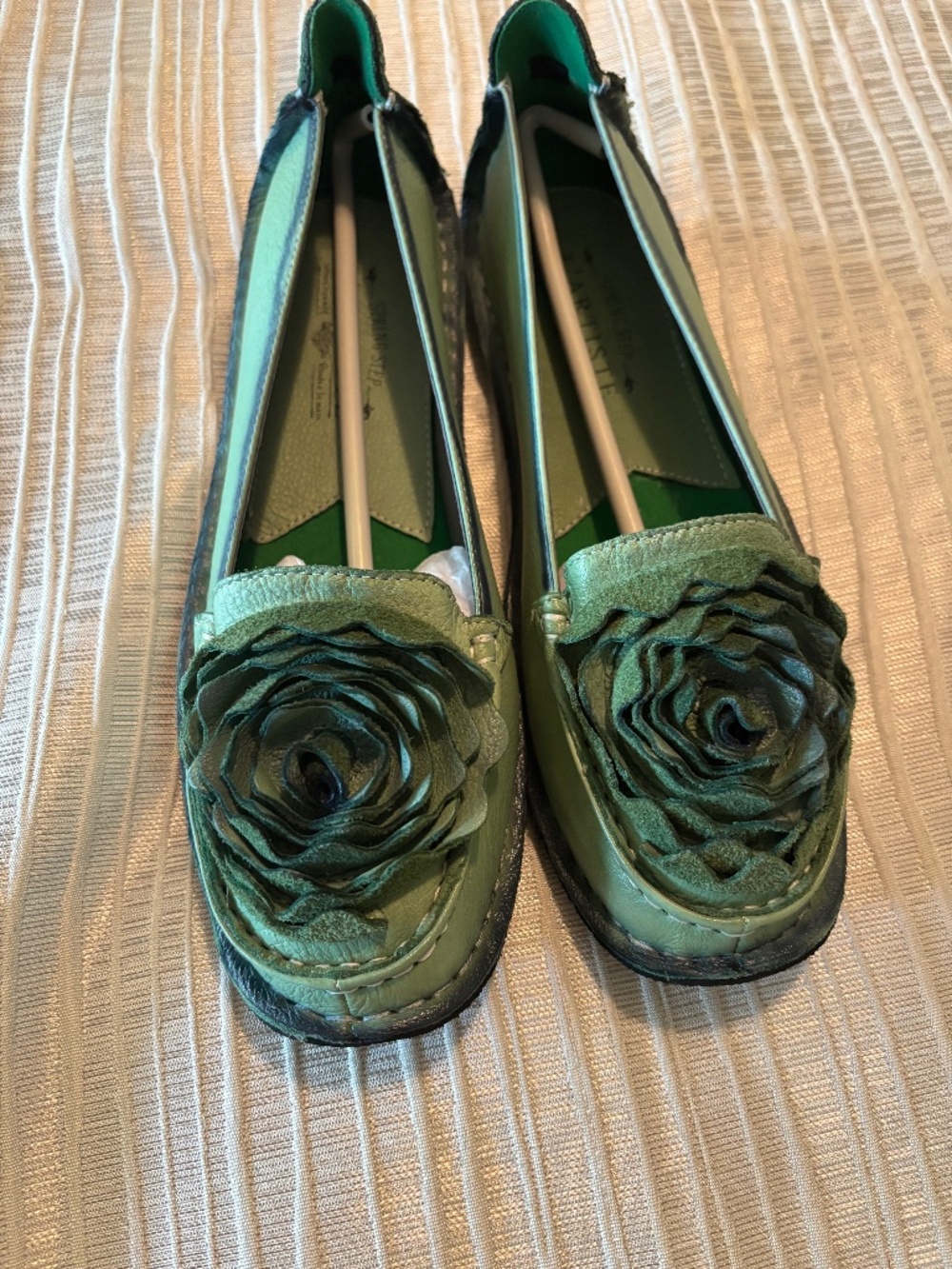 L’Artiste Spring Step Dezi Green Leather Floral Flats EU 41 NWB
